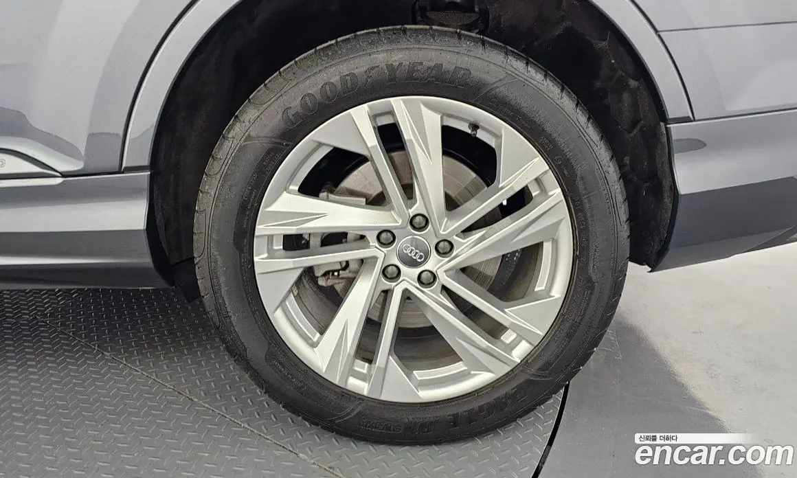 Audi Q7 2021 3.0 автомат (гидро), фото 7