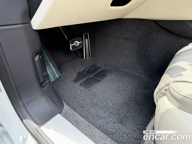 Bentley Flying Spur 2023 4.0 автомат (гидро), миниатюра 12