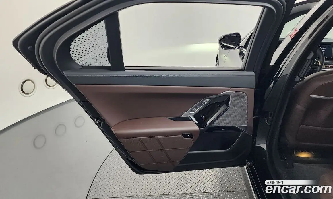 BMW 7 серия 2023 3.0 автомат (гидро), фото 15