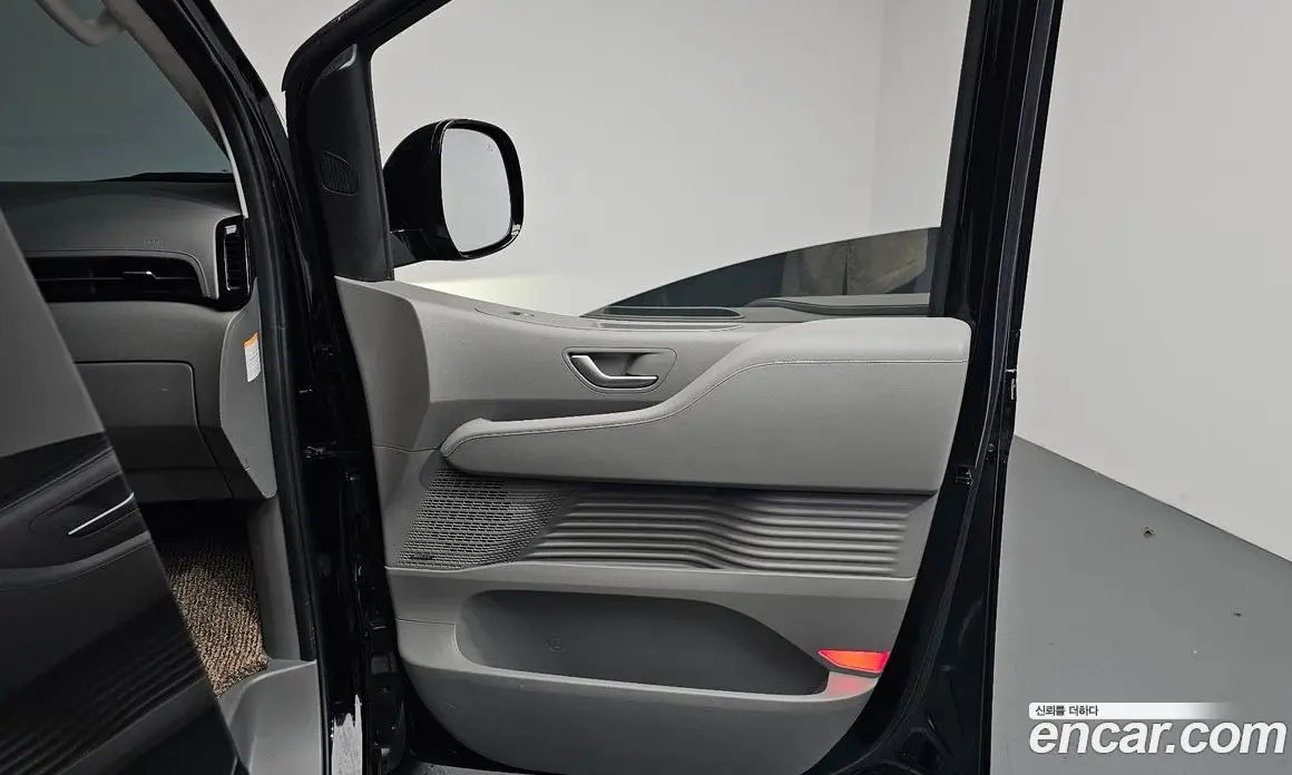 Hyundai Staria 2024 1.6 автомат (гидро), фото 13