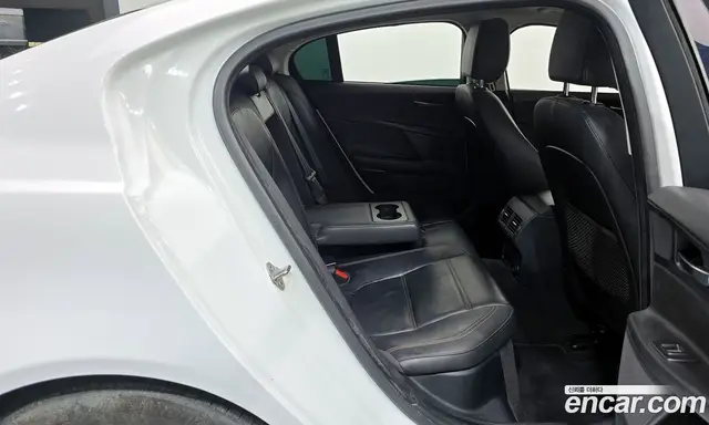 Jaguar XE 2016 2.0 автомат (гидро), миниатюра 12
