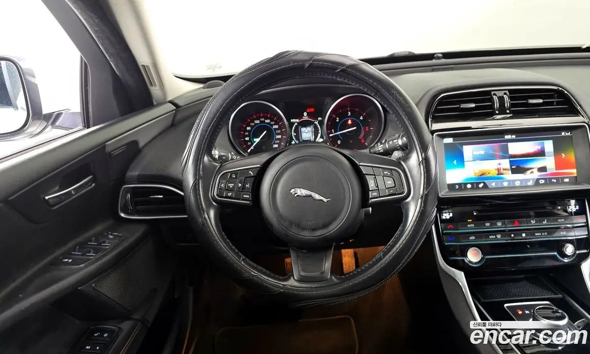 Jaguar XE 2016 2.0 автомат (гидро), фото 13 Jaguar XE 2016 2.0 автомат (гидро), фото 13