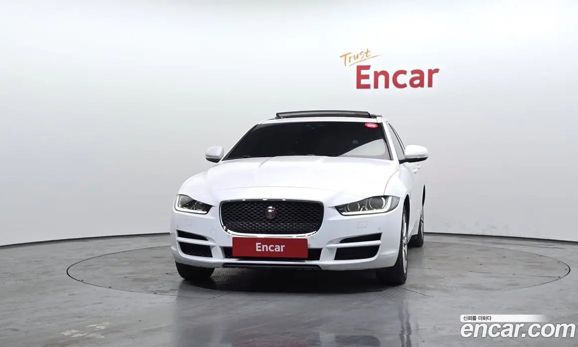 Jaguar XE 2016 2.0 автомат (гидро), фото 3 Jaguar XE 2016 2.0 автомат (гидро), фото 3