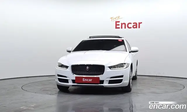 Jaguar XE 2016 2.0 автомат (гидро), миниатюра 3 Jaguar XE 2016 2.0 автомат (гидро), миниатюра 3