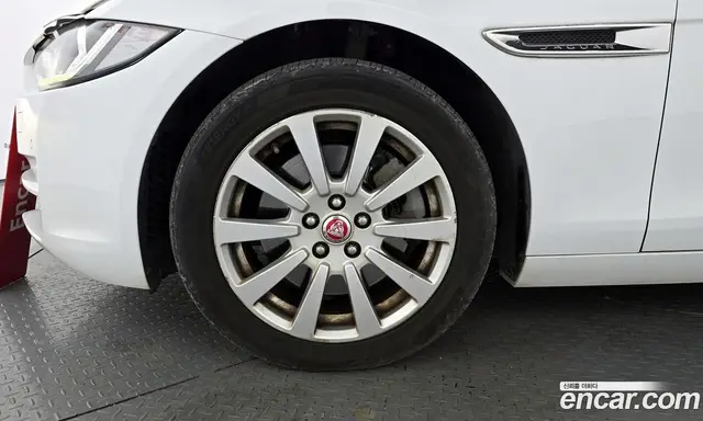 Jaguar XE 2016 2.0 автомат (гидро), миниатюра 5 Jaguar XE 2016 2.0 автомат (гидро), миниатюра 5