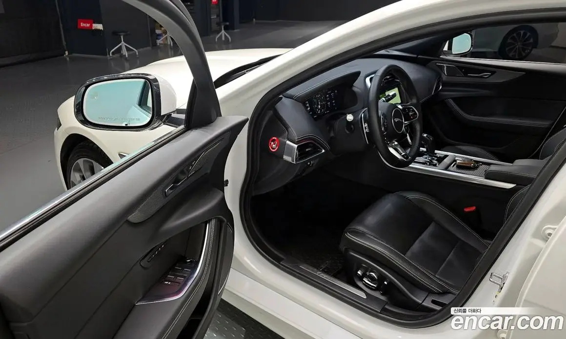 Jaguar XE 2020 2.0 автомат (гидро), фото 11 Jaguar XE 2020 2.0 автомат (гидро), фото 11