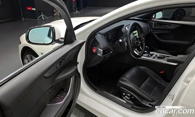 Jaguar XE 2020 2.0 автомат (гидро), миниатюра 11 Jaguar XE 2020 2.0 автомат (гидро), миниатюра 11