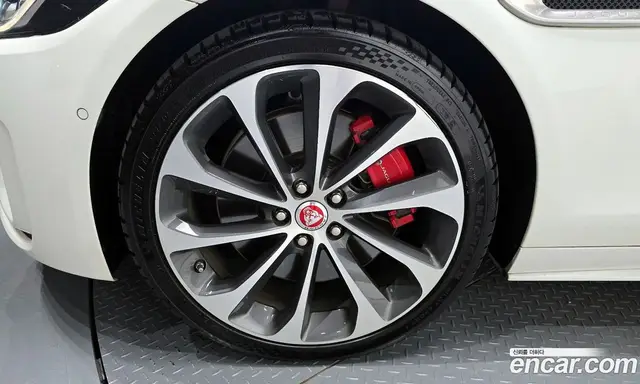 Jaguar XE 2020 2.0 автомат (гидро), миниатюра 5 Jaguar XE 2020 2.0 автомат (гидро), миниатюра 5