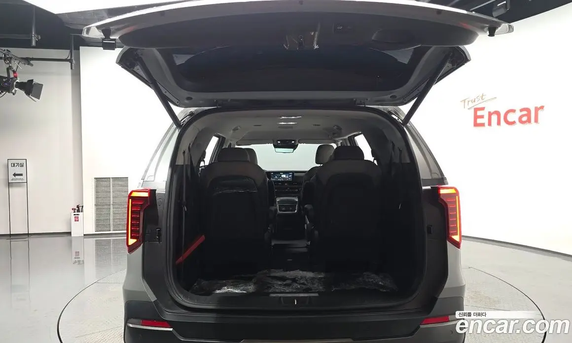 Kia Carnival 2024 1.6 автомат (гидро), фото 25
