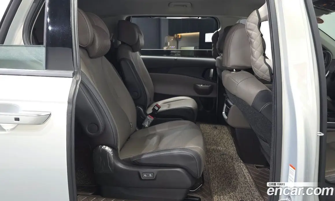 Kia Carnival 2024 1.6 автомат (гидро), фото 18
