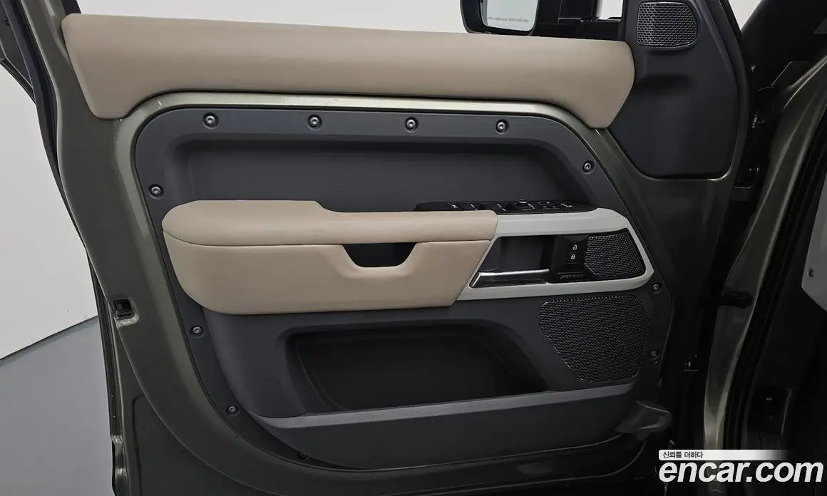 Land Rover Defender 2021 3.0 автомат (гидро), фото 14
