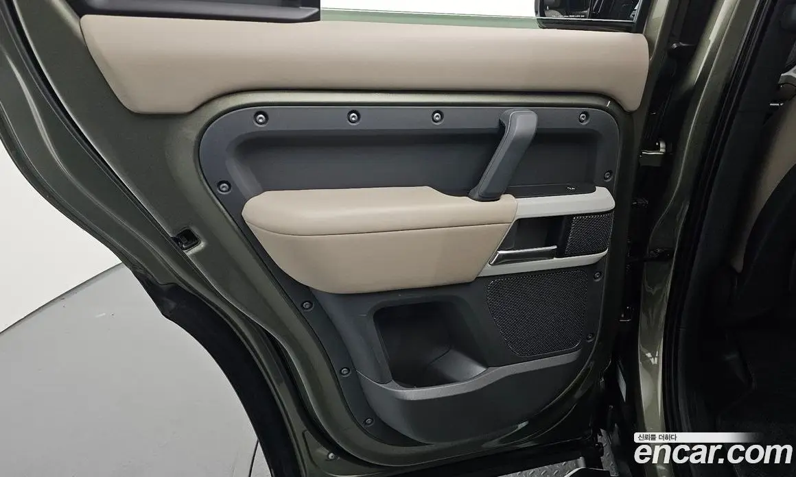Land Rover Defender 2021 3.0 автомат (гидро), фото 15