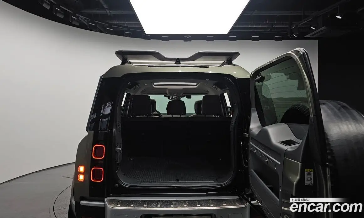Land Rover Defender 2021 3.0 автомат (гидро), фото 26