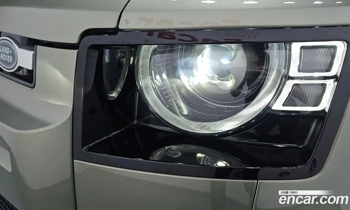 Land Rover Defender 2021 3.0 автомат (гидро), фото 8