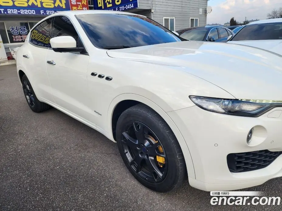 Maserati Levante 2018 3.0 автомат (гидро), фото 2 Maserati Levante 2018 3.0 автомат (гидро), фото 2
