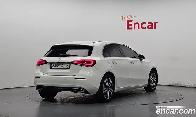 Mercedes-Benz A-Class 2022 2.0 автомат (гидро), миниатюра 2