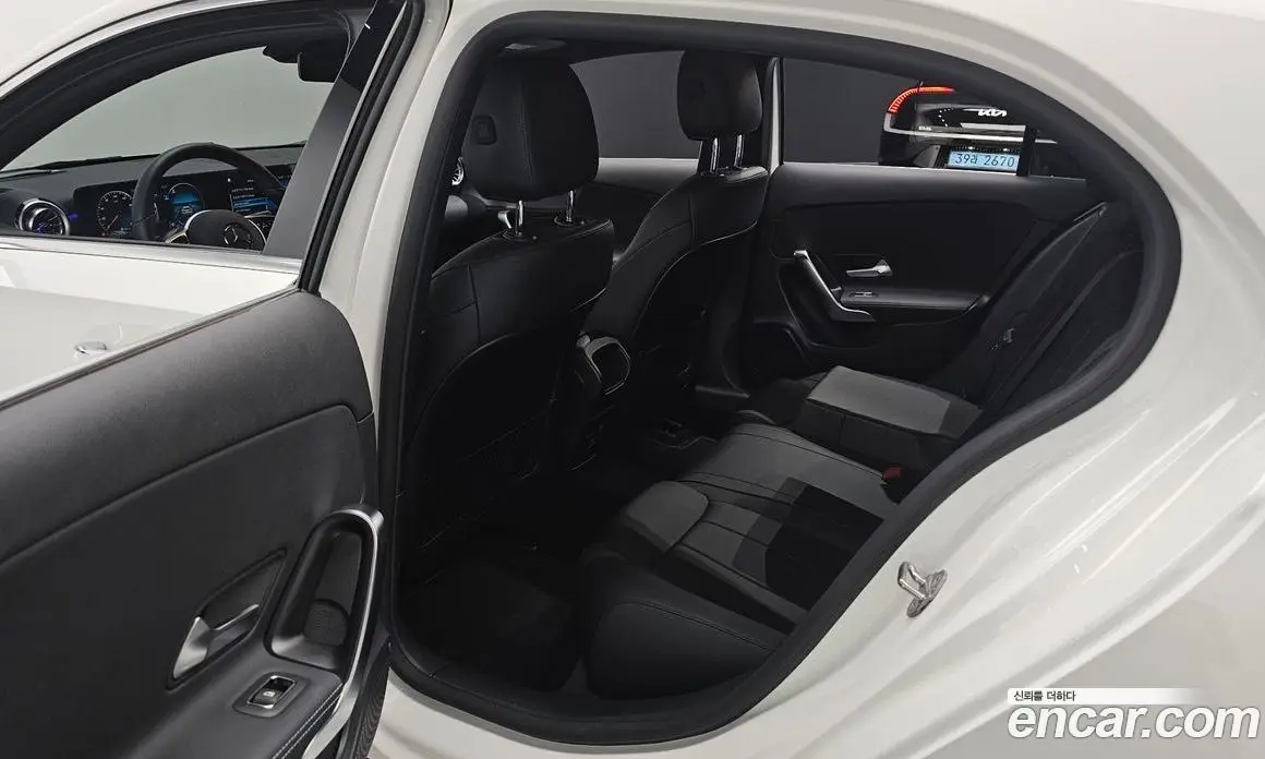 Mercedes-Benz A-Class 2022 2.0 автомат (гидро), фото 12