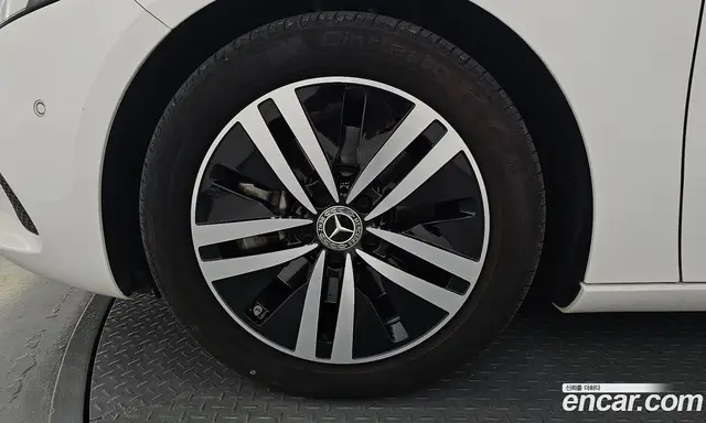 Mercedes-Benz A-Class 2022 2.0 автомат (гидро), миниатюра 5