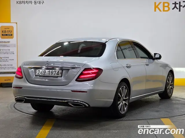 Mercedes-Benz E-Class 2018 2.0 автомат (гидро), миниатюра 3