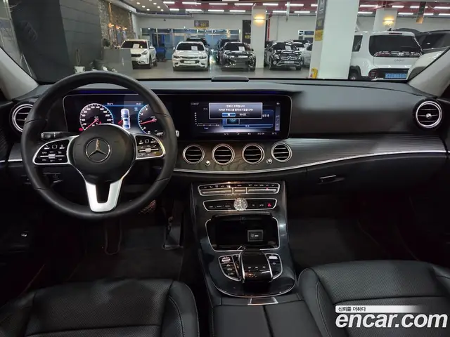 Mercedes-Benz E-Class 2018 2.0 автомат (гидро), миниатюра 9