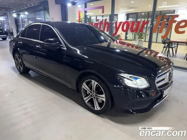 Mercedes-Benz E-Class 2018 2.0 автомат (гидро), миниатюра 2
