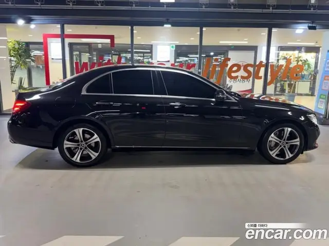 Mercedes-Benz E-Class 2018 2.0 автомат (гидро), миниатюра 3