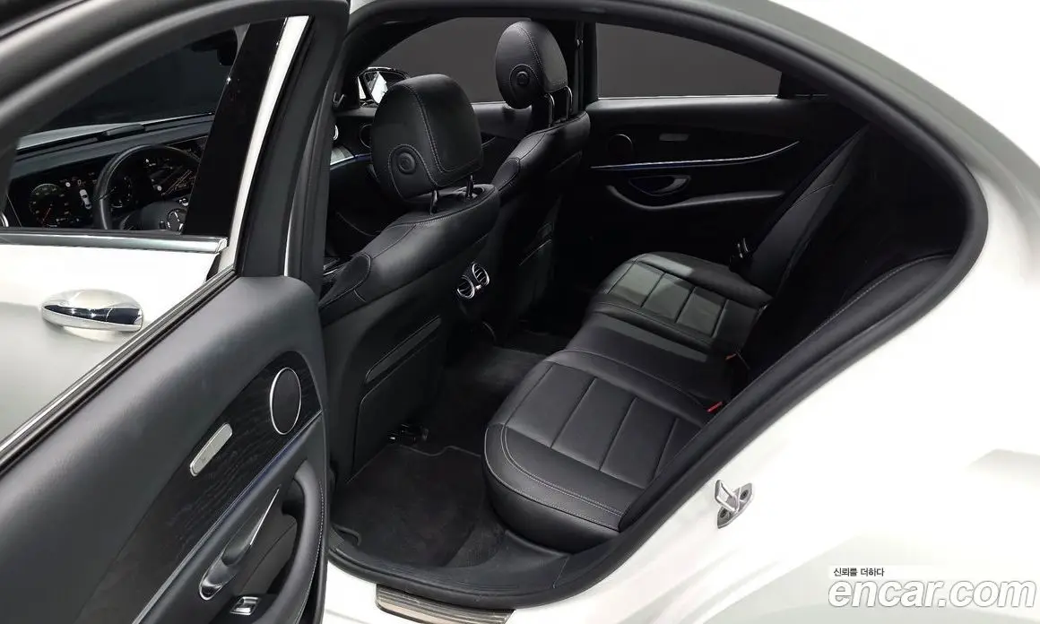 Mercedes-Benz E-Class 2023 2.0 автомат (гидро), фото 12