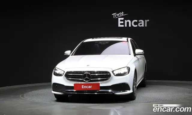 Mercedes-Benz E-Class 2023 2.0 автомат (гидро), миниатюра 3