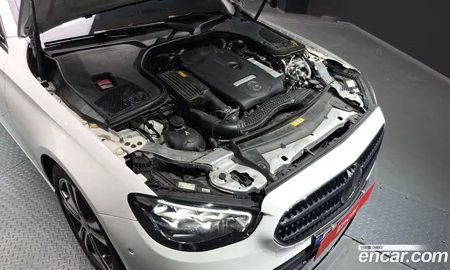 Mercedes-Benz E-Class 2023 2.0 автомат (гидро), миниатюра 6
