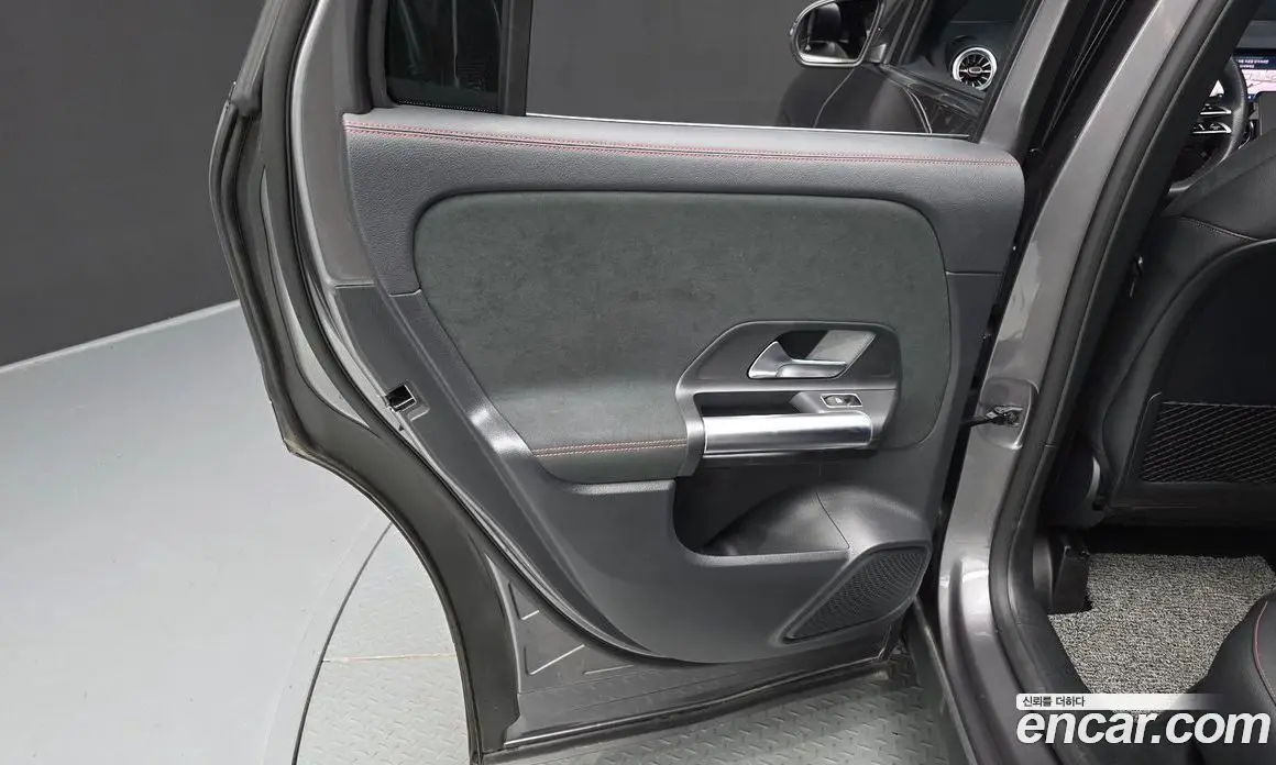 Mercedes-Benz GLA-Class 2024 2.0 автомат (гидро), фото 15