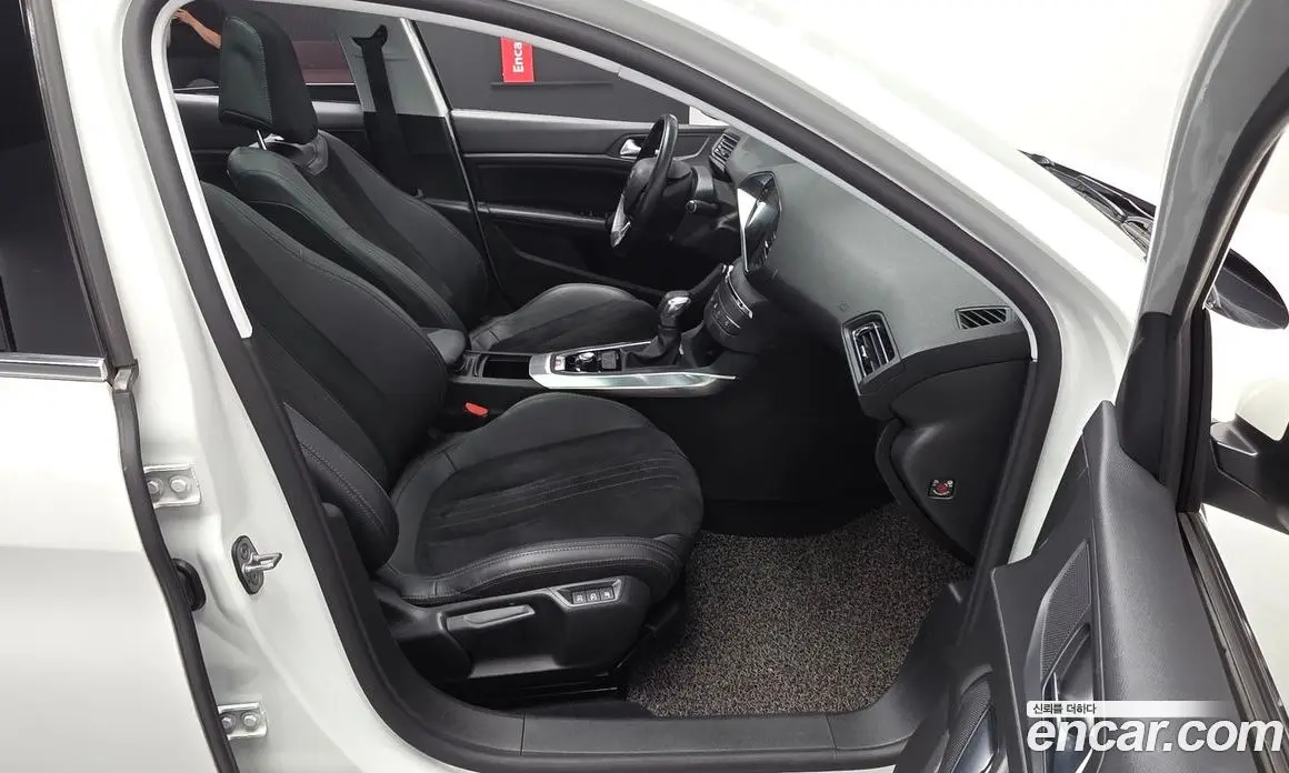 Peugeot 308 2015 2.0 автомат (гидро), фото 12 Peugeot 308 2015 2.0 автомат (гидро), фото 12