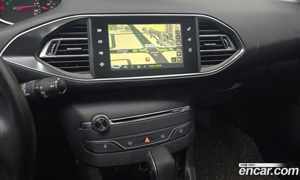 Peugeot 308 2015 2.0 автомат (гидро), фото 16 Peugeot 308 2015 2.0 автомат (гидро), фото 16