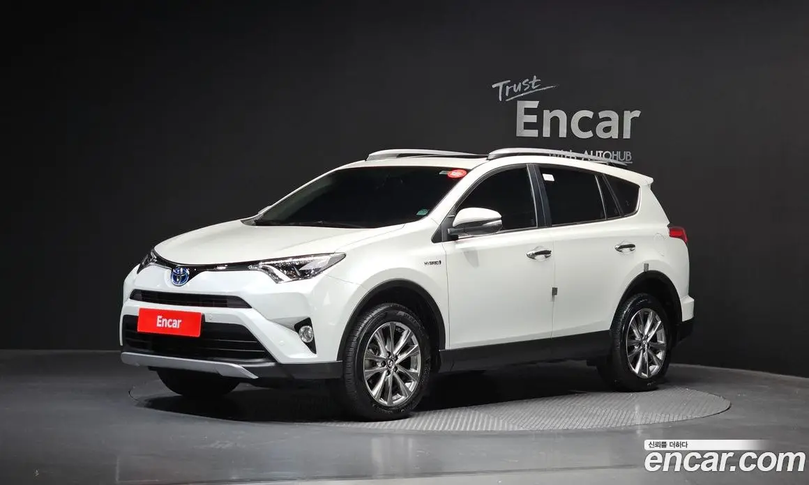 Toyota RAV4 2018 2.5 автомат (гидро), фото 1 Toyota RAV4 2018 2.5 автомат (гидро), фото 1