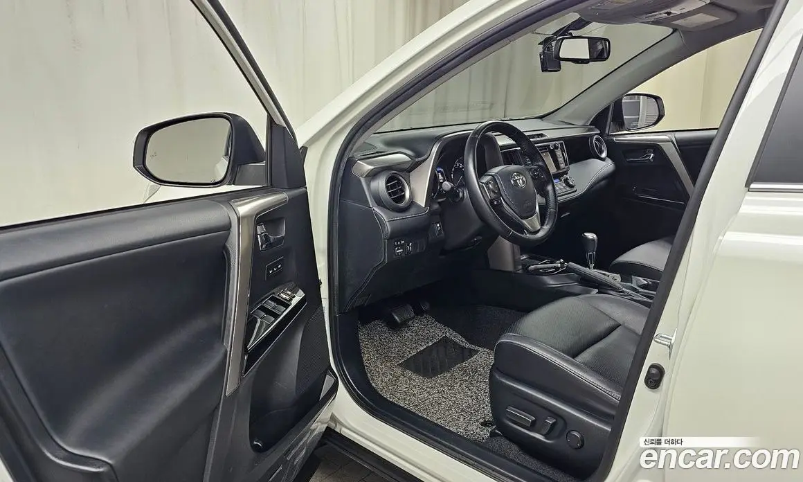 Toyota RAV4 2018 2.5 автомат (гидро), фото 10 Toyota RAV4 2018 2.5 автомат (гидро), фото 10