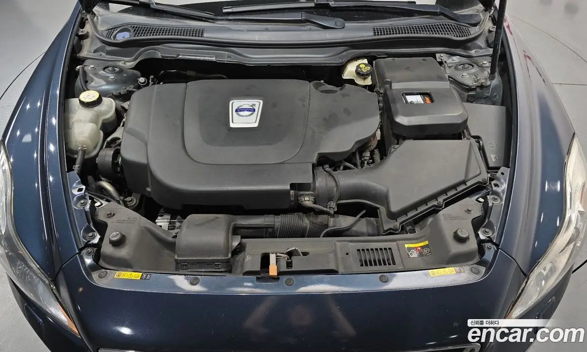 Volvo C30 2011 2.0 автомат (гидро), фото 6 Volvo C30 2011 2.0 автомат (гидро), фото 6