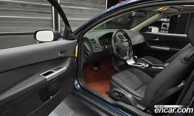 Volvo C30 2011 2.0 автомат (гидро), миниатюра 10 Volvo C30 2011 2.0 автомат (гидро), миниатюра 10