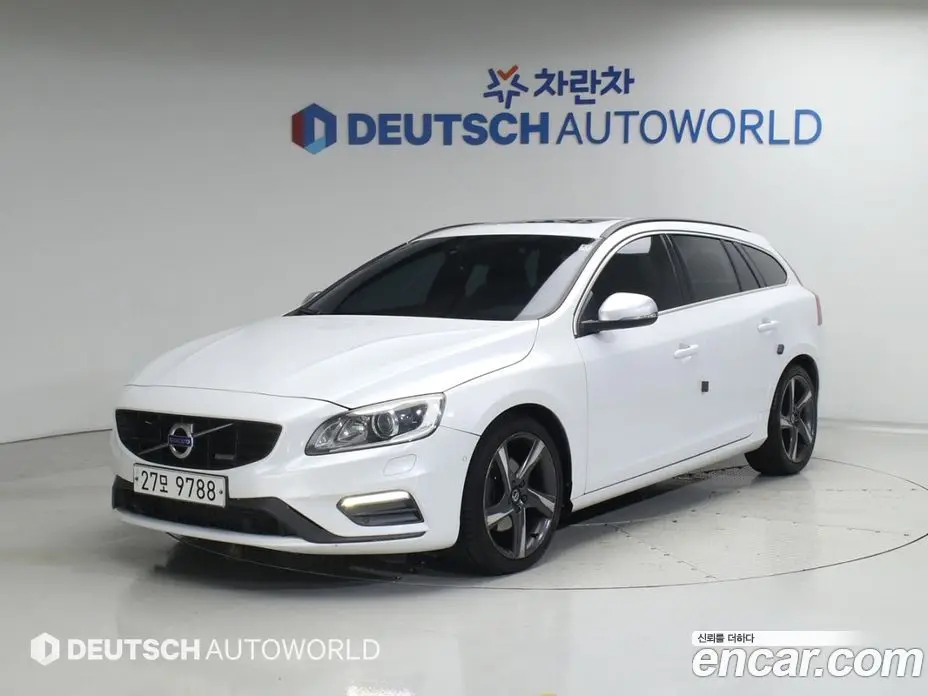 Volvo V60 2015 2.0 автомат (гидро), фото 1 Volvo V60 2015 2.0 автомат (гидро), фото 1