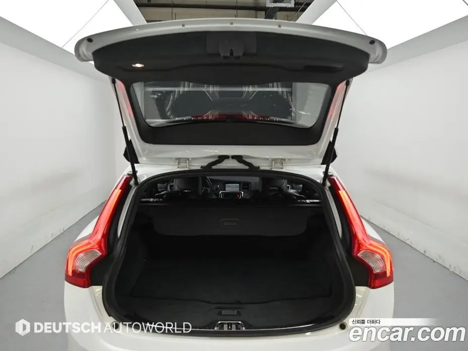 Volvo V60 2015 2.0 автомат (гидро), фото 20 Volvo V60 2015 2.0 автомат (гидро), фото 20