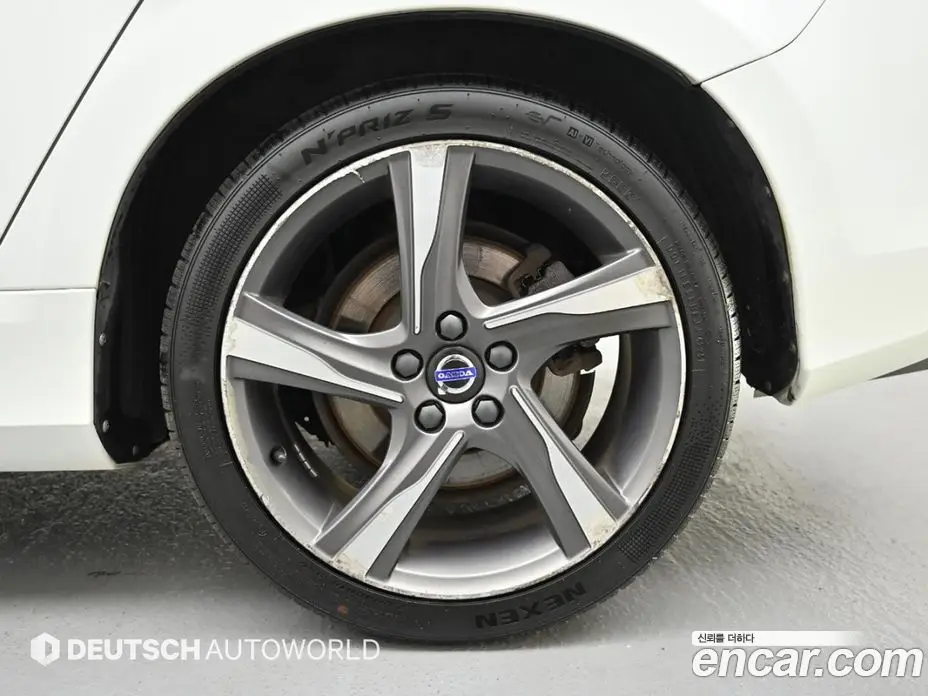 Volvo V60 2015 2.0 автомат (гидро), фото 5 Volvo V60 2015 2.0 автомат (гидро), фото 5