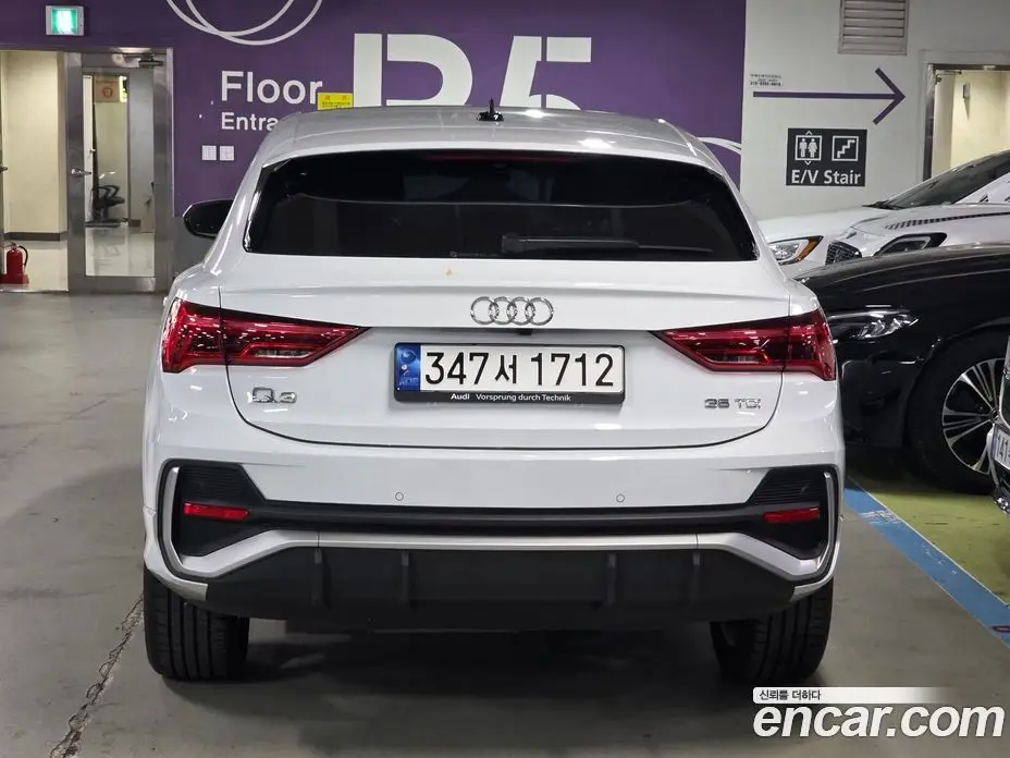 Audi Q3 2022 2.0 автомат (гидро), фото 4