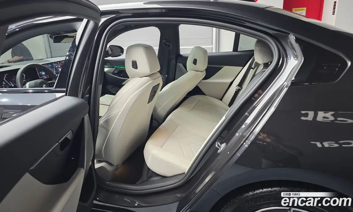 BMW 5 серия 2025 2.0 автомат (гидро), фото 11