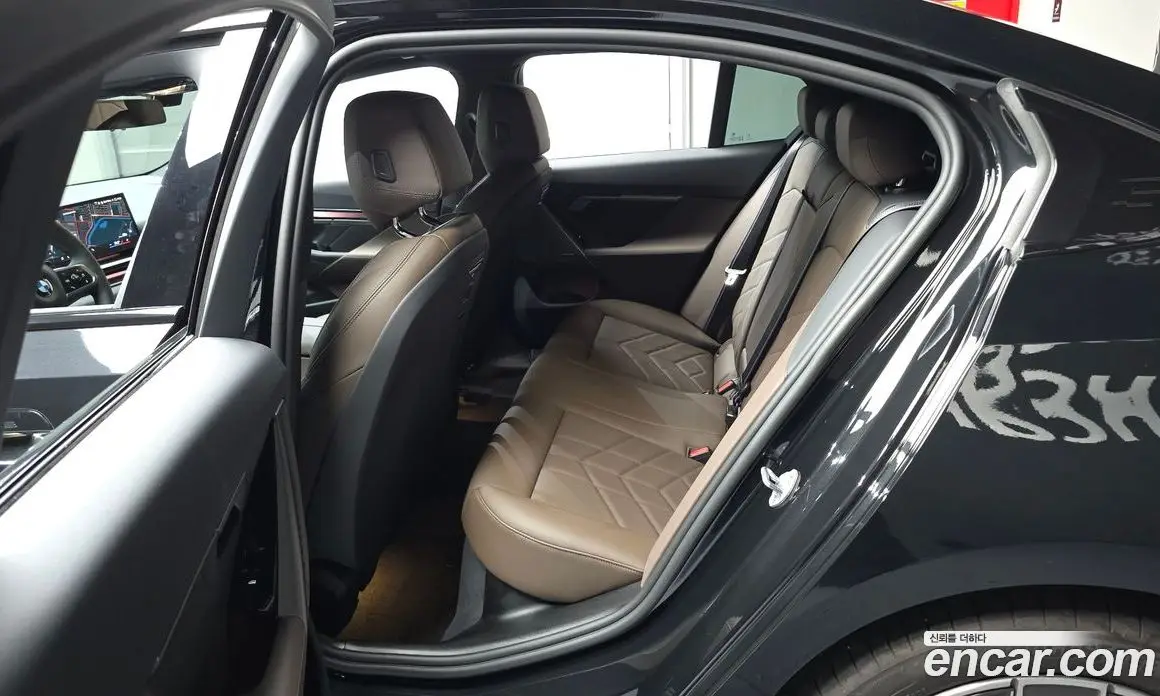 BMW 5 серия 2025 2.0 автомат (гидро), фото 11 BMW 5 серия 2025 2.0 автомат (гидро), фото 11