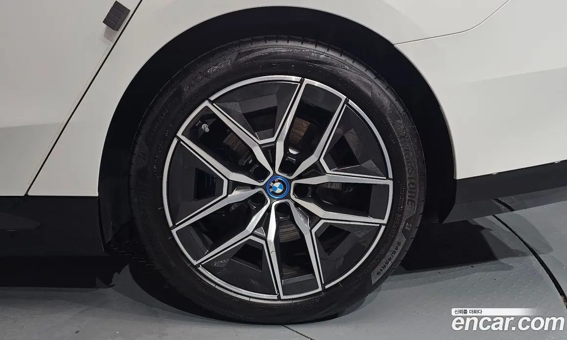 BMW i5 2025 0.2 автомат (гидро), фото 6