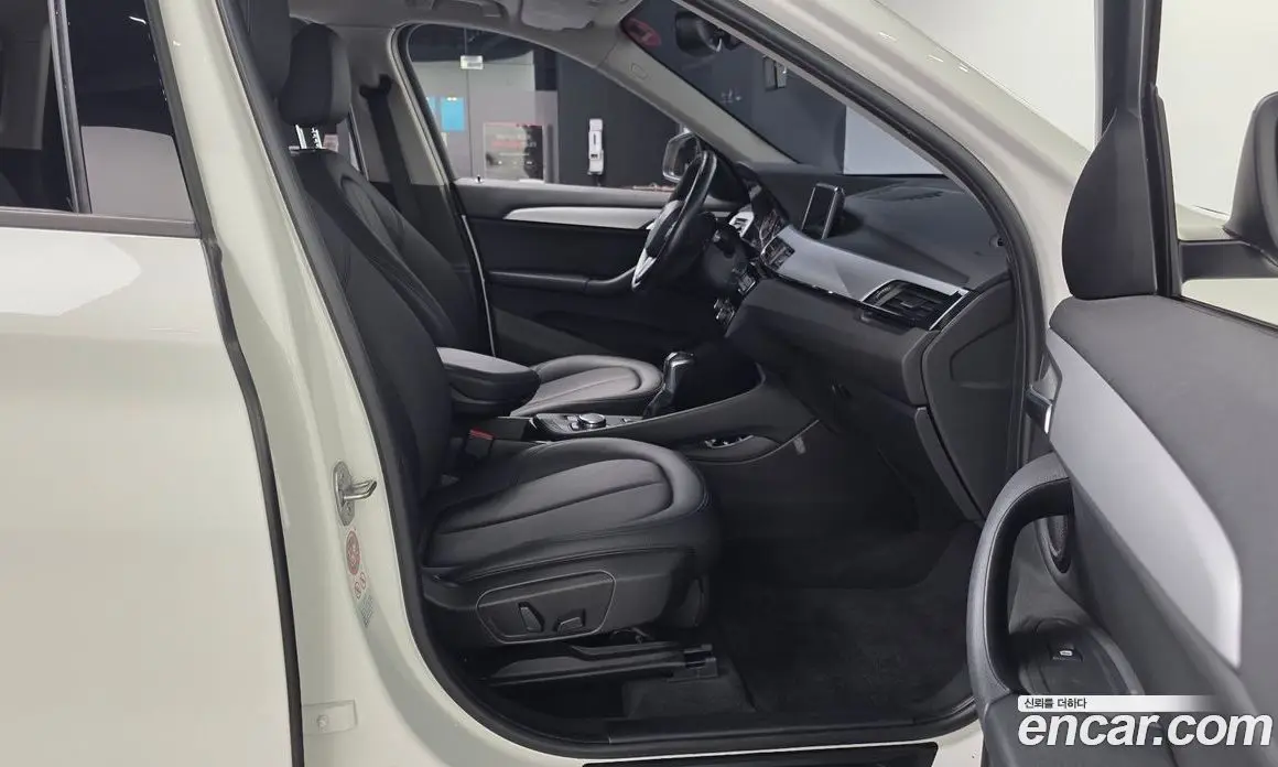 BMW X1 2016 2.0 автомат (гидро), фото 11