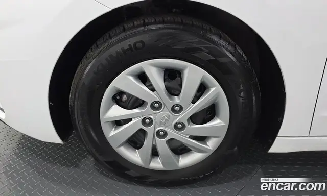 Hyundai Avante 2018 1.6 автомат (гидро), миниатюра 5