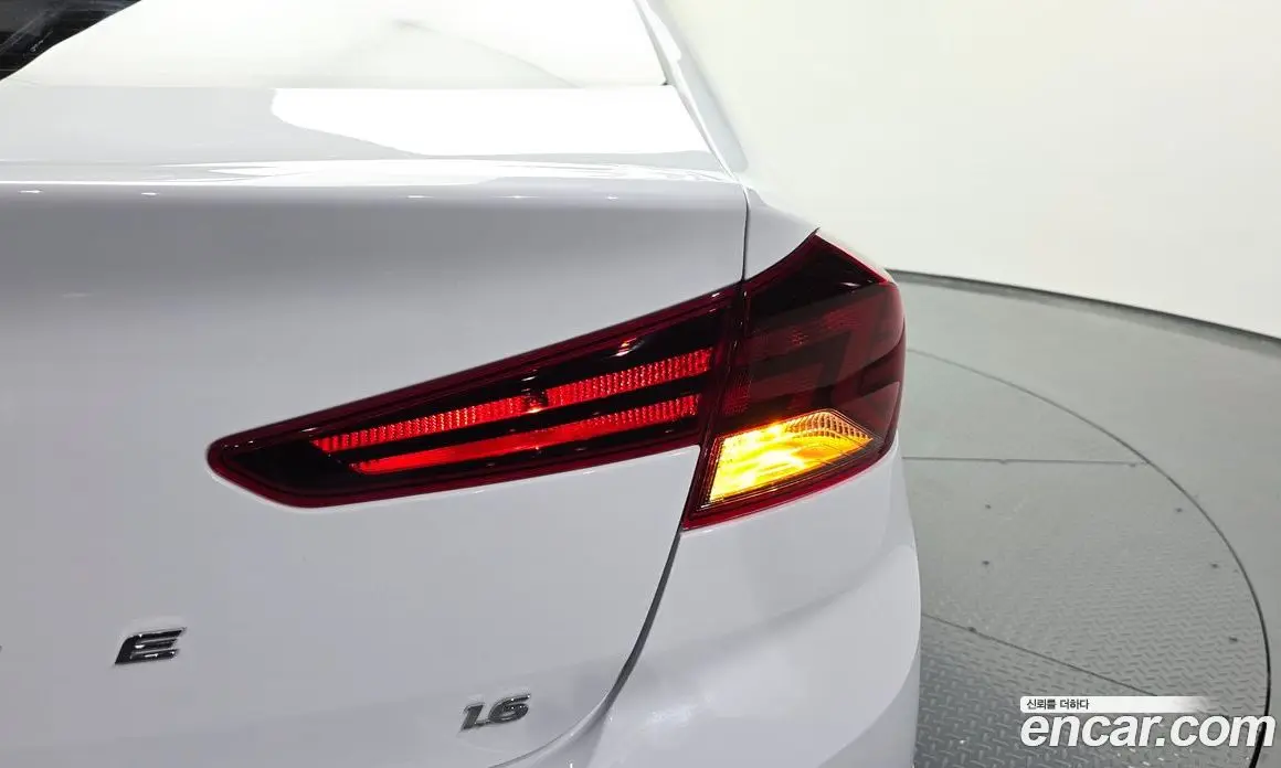 Hyundai Avante 2018 1.6 автомат (гидро), фото 9