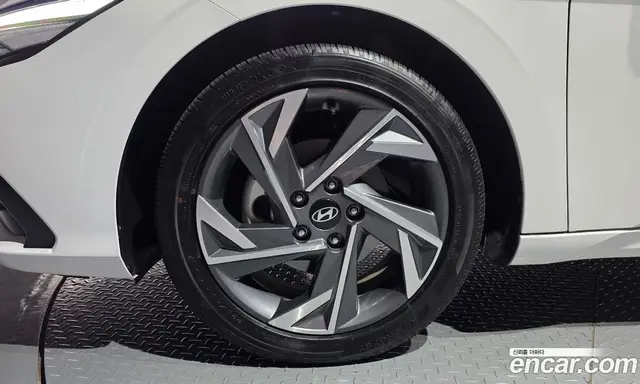 Hyundai Avante 2023 1.6 автомат (гидро), миниатюра 5