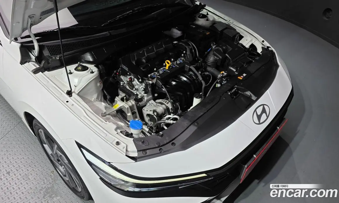 Hyundai Avante 2023 1.6 автомат (гидро), фото 6