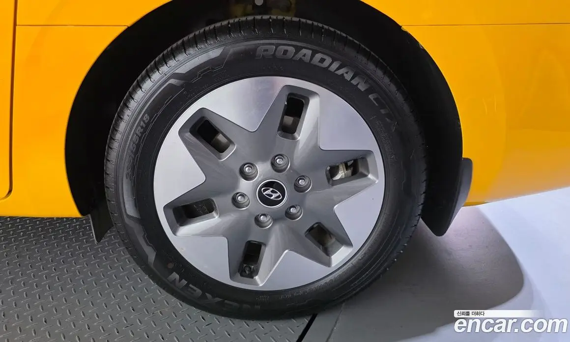Hyundai Staria 2024 3.5 автомат (гидро), фото 7