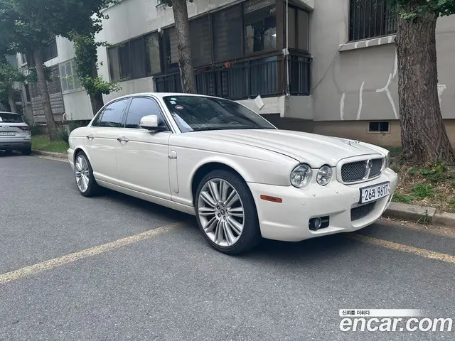 Jaguar XJ 2008 2.7 автомат (гидро), миниатюра 1 Jaguar XJ 2008 2.7 автомат (гидро), миниатюра 1
